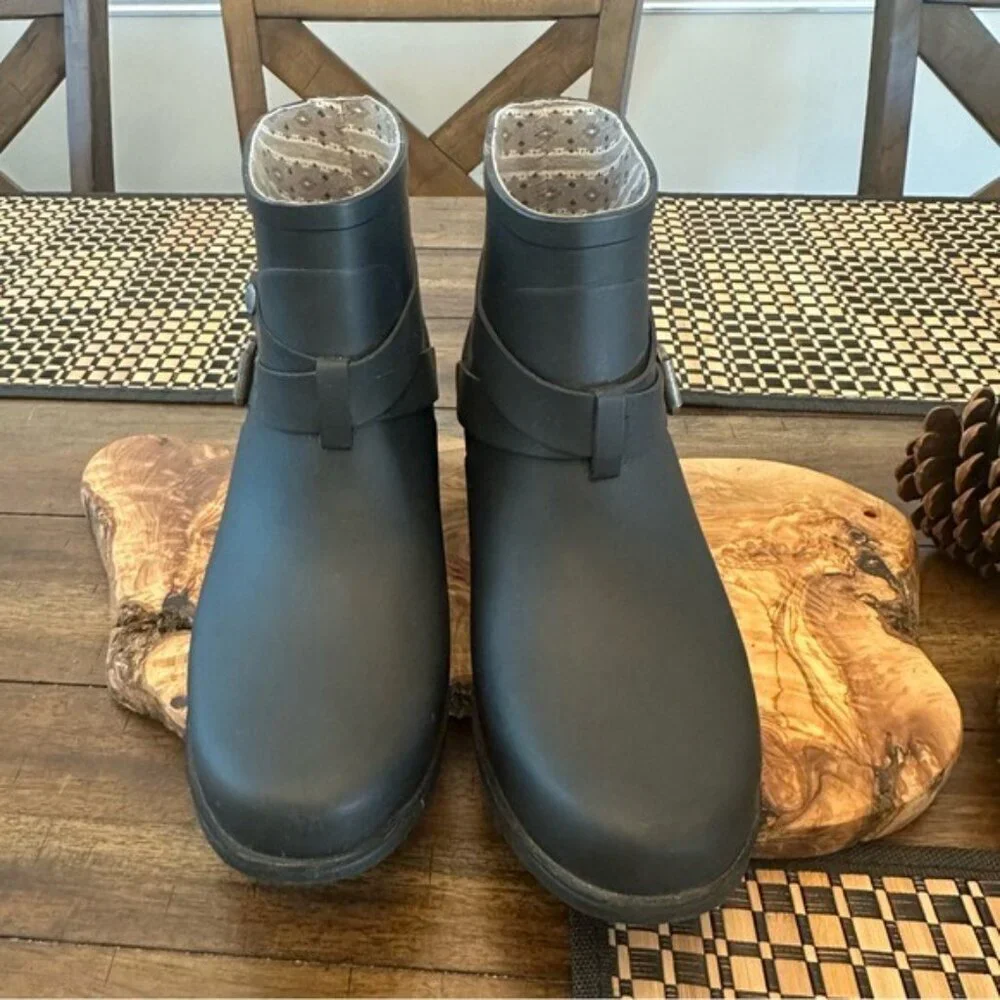 Lucky Brand Rindah Black Rubber Rain Ankle Boots Size 8 Minimal Utility